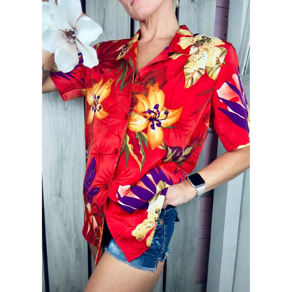 Maggie Sweet Floral Button Down Short Sleeve Hawaiian Shirt Red Small